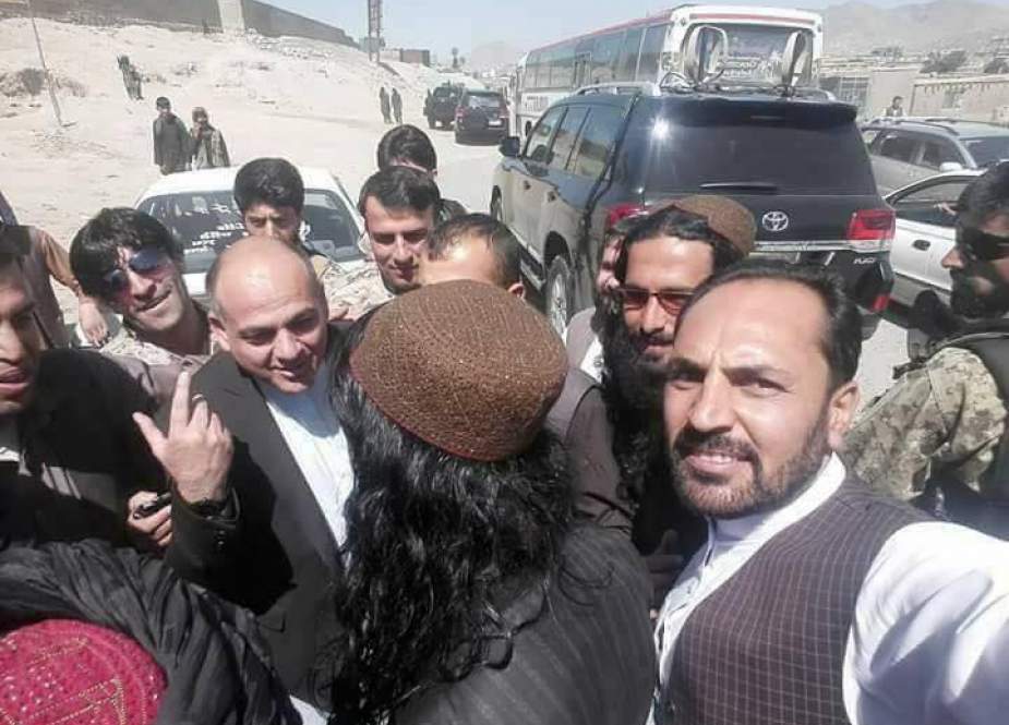 افغان طالبان نے غیر مسلح ہوکر سکیورٹی اہلکاروں کے ہمراہ عید منا کر تاریخ رقم کردی 