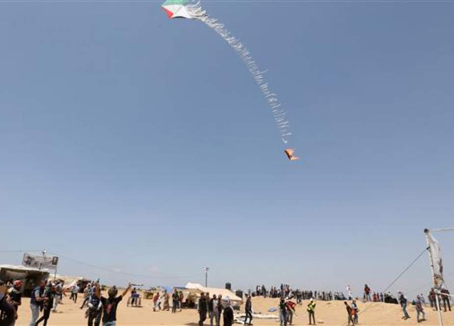 Fire kite Palestine.jpg