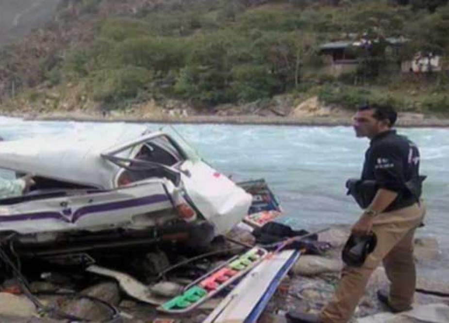سوات میں سیاحوں کی گاڑی دریا میں گر گئی، 6 افراد جاں بحق