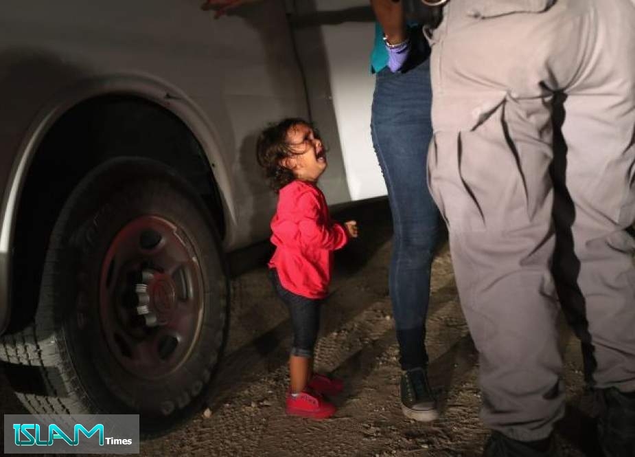 مہاجر بچوں کو امریکی سرحد پر والدین سے چھین لیا گیا، امریکی زیرو ٹالرنس پالیسی