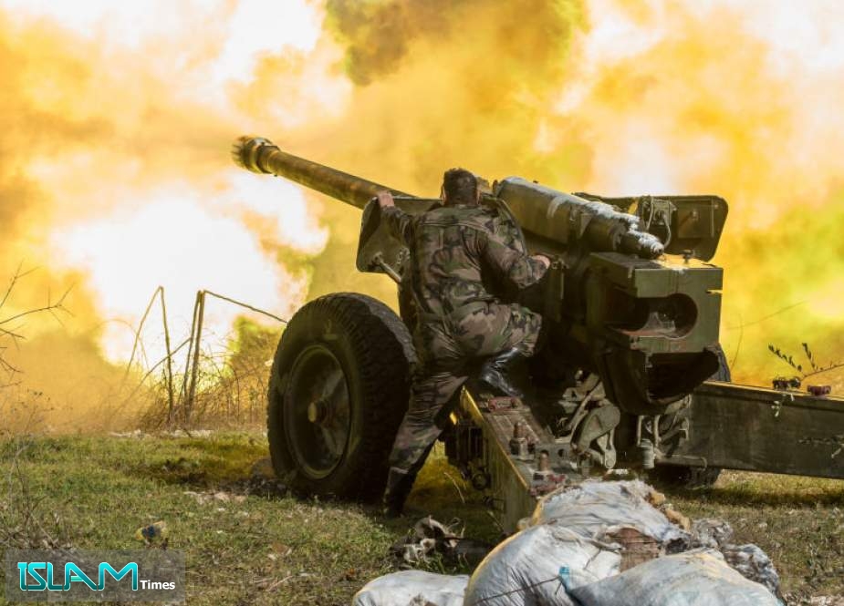 سلاح المدفعية السوري يستهدف تجمعات التنظيمات الإرهابية بمدينة الحراك
