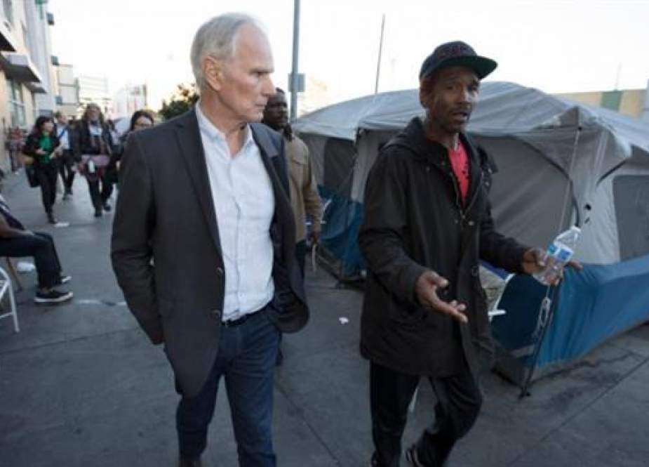 UN Special Rapporteur Philip Alston (left) tours a homeless area in Los Angeles, California, with General Dogon of the Los Angeles Community Action Network, on December 4, 2017.