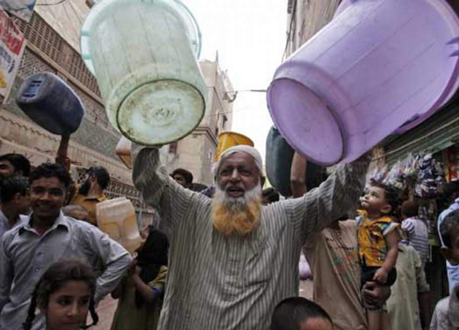 کراچی، پانی کے حصول کیلئے شہری پریشان، احتجاج کا سلسلہ جاری