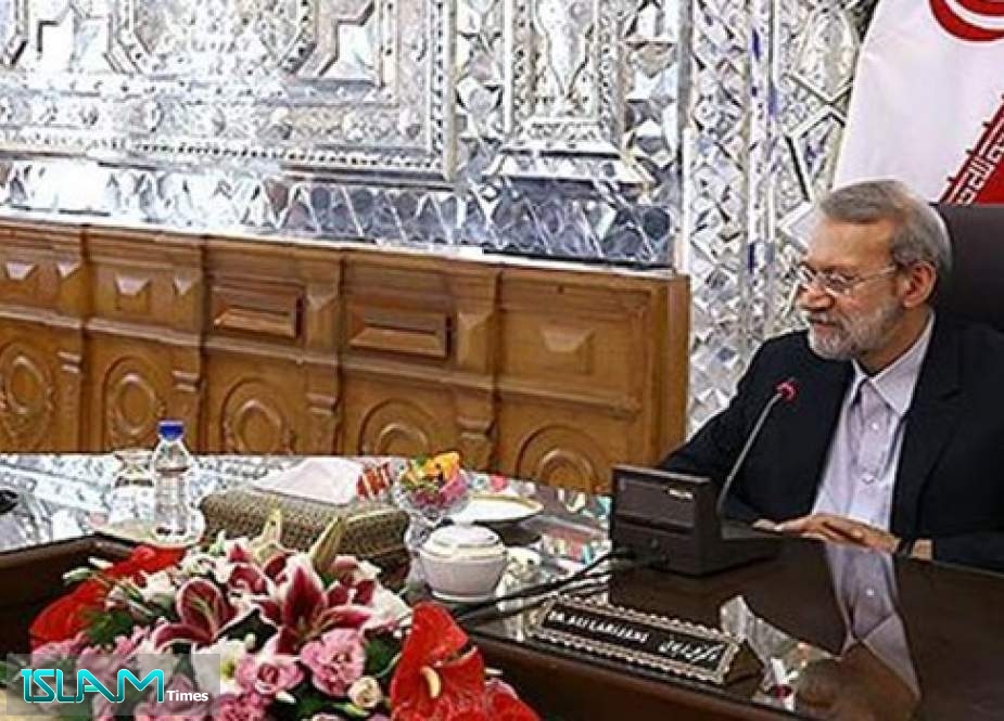 لاريجاني يدعو لتعزيز التعاون الاقتصادي بين ايران وجورجيا