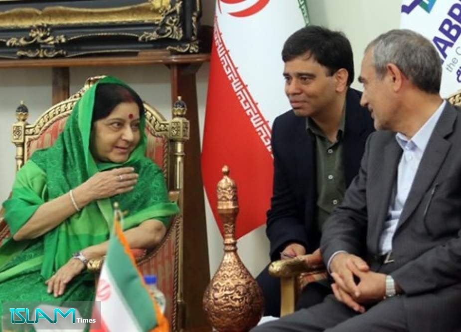 وزیرة خارجیة الهند تؤكد رفضها للحظر الأحادي على ایران