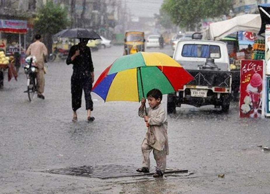 کراچی کے مختلف علاقوں میں مون سون کی پہلی بارش، موسم خوشگوار