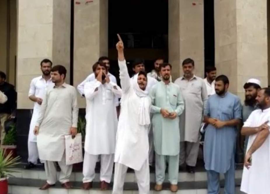 جامعہ عبدالولی خان کے 274 برطرف ملازمین کا احتجاجی دھرنا جاری