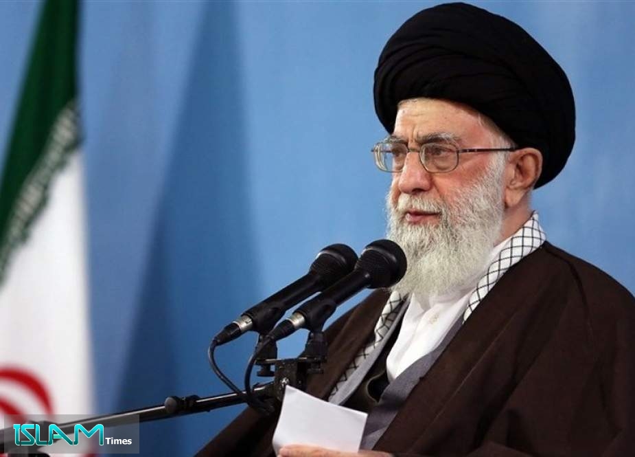 الإمام الخامنئي: تحالفات دول الخزي مع أمريكا دليل قوة إيران