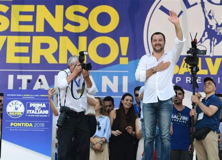 Italy’s Interior Minister Matteo Salvini greets supporters during a rally in the northern port of Pontida on July 1, 2018. (Photo by AFP)