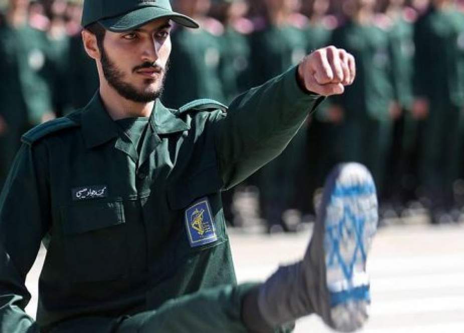 کفش افسر جوان ایرانی به تاج و تخت پادشاهان عرب شرف دارد