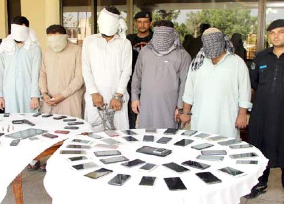 پشاور میں بین الاقوامی موبائل سنیچرز گروہ گرفتار