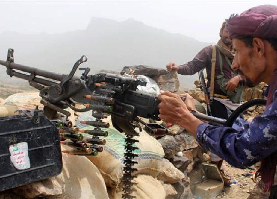 A Saudi-backed militant fires a heavy machinegun between the provinces of Ta’izz and Lahj in southwestern Yemen, July 1, 2018. (Photo by AFP)