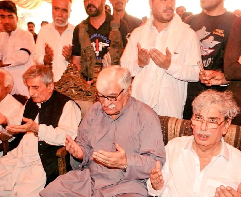 بلور ہاؤس پشاور میں ہارون بلور اور انکے بیٹے کی تعزیت کیلئے مرکزی رہنماؤں سمیت سیکنڑوں کارکن جمع