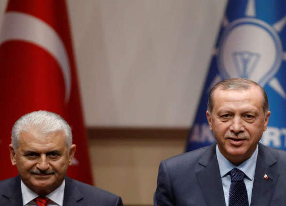 يلدريم يسلم ختم رئاسة الوزراء إلى أردوغان
