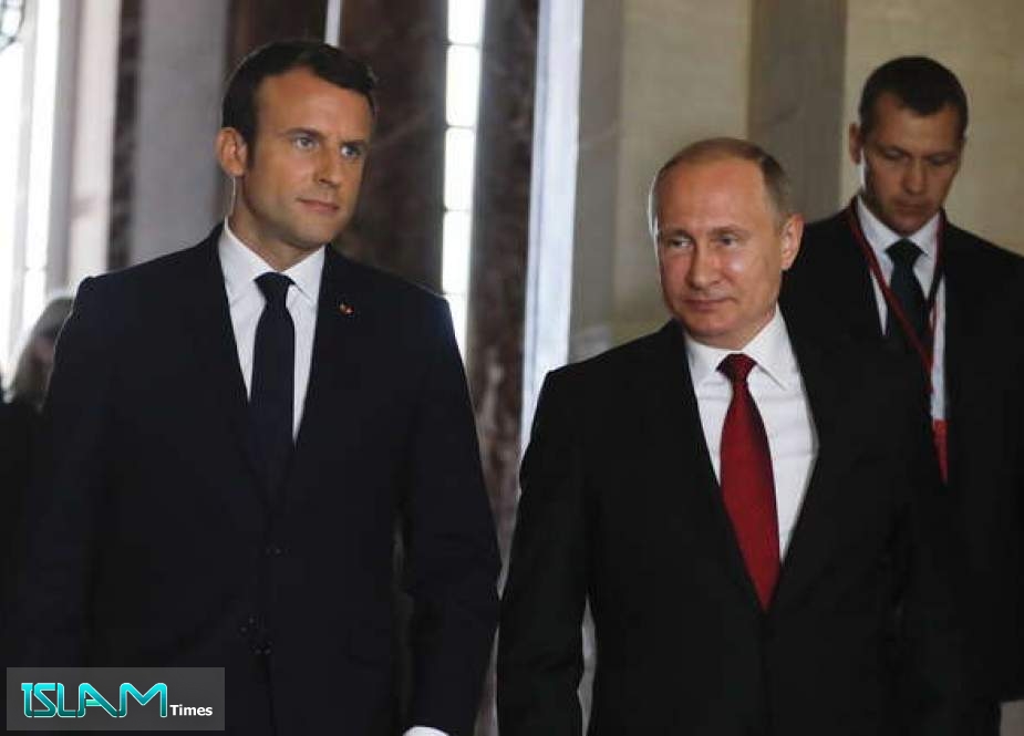 بوتين يهنئ ماكرون بعيد الوطني لفرنسا