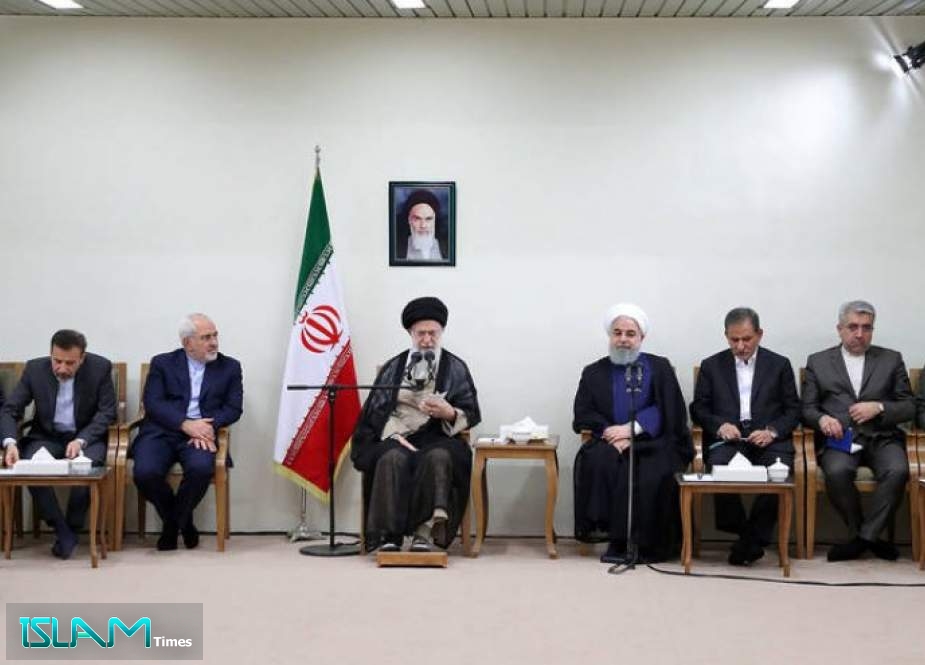 قائد الثورة: ايران قادرة على تخطي المشاكل الاقتصادية