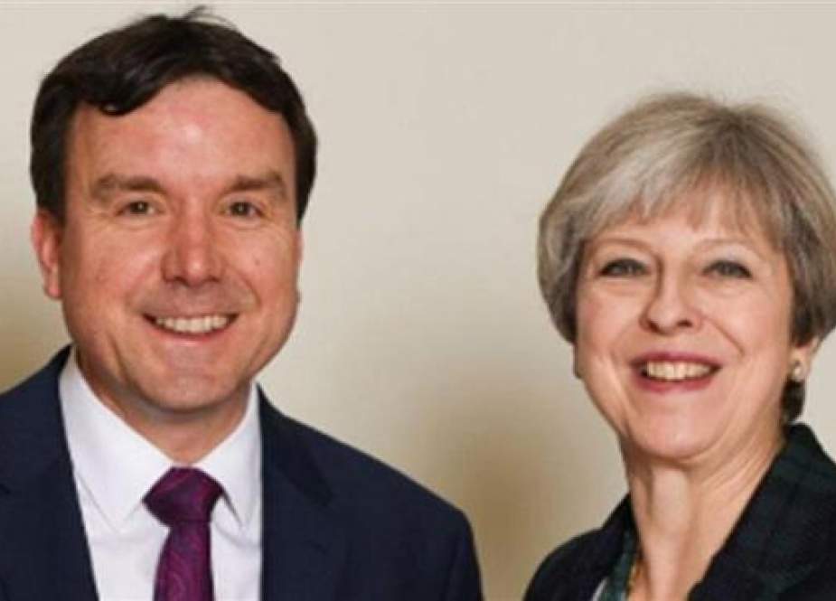 British minister for small businesses Andrew Griffiths (L) and Prime Minister Theresa May (file photo)