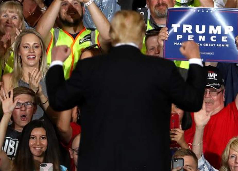 US president Donald Trump greets supporters during a campaign rally at Four Seasons Arena on July 5, 2018 in Great Falls, Montana. (AFP photo)