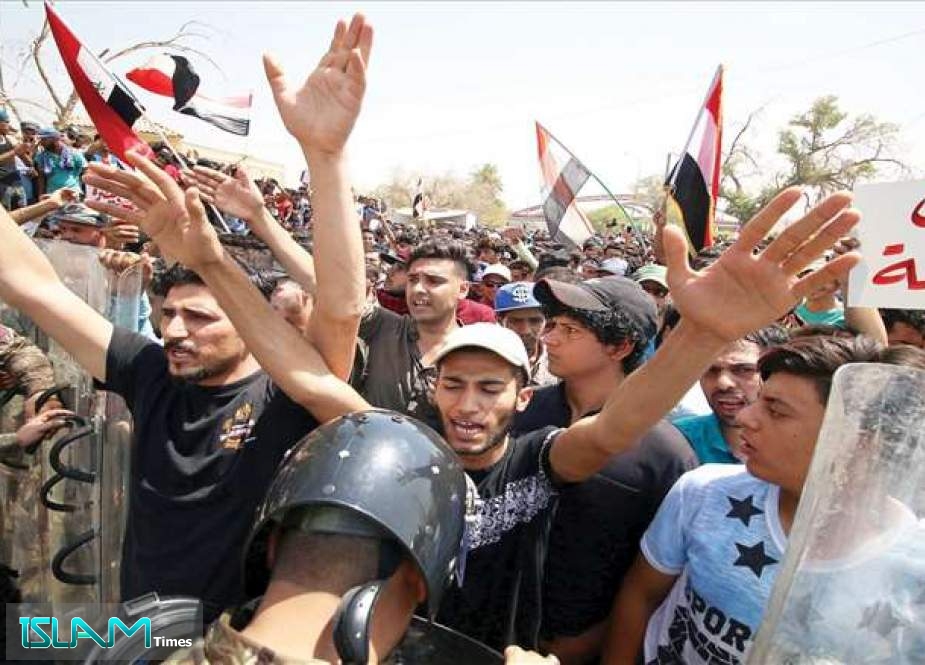 العراق.. محتجون يتجمعون عند مدخل حقل الزبير جنوب البلاد