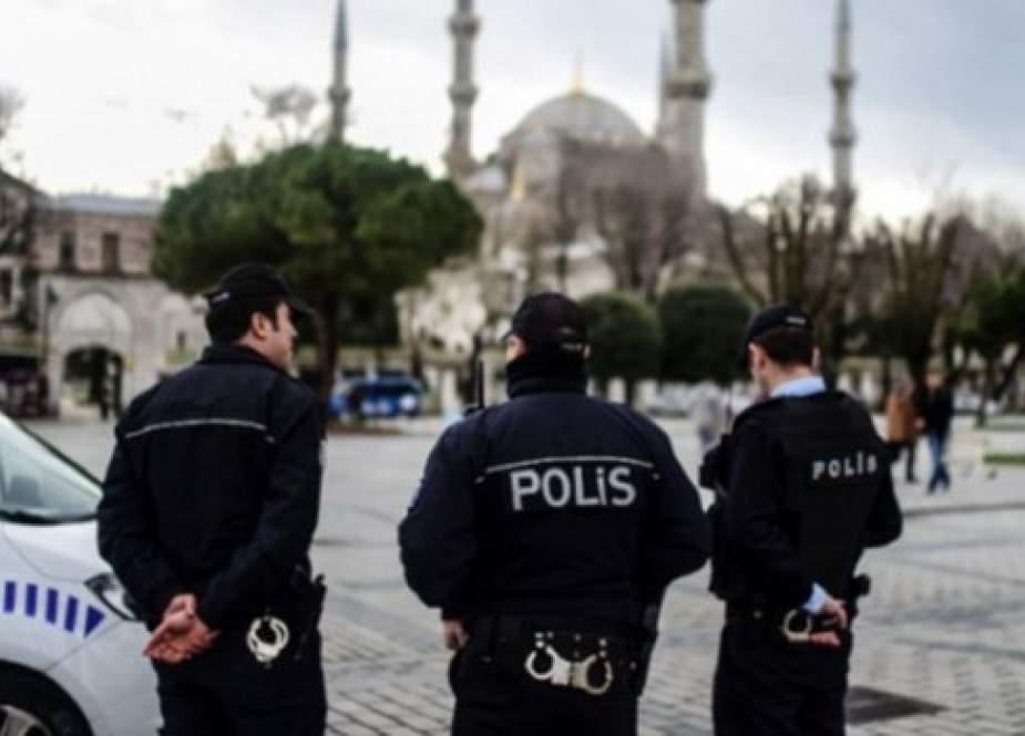 المحكمة التركية تمدد حبس قس أميركي رغم ضغوط واشنطن