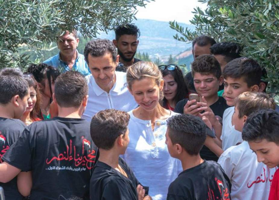الأسد وعقيلته يزوران أبناء الشهداء في ريف حماة