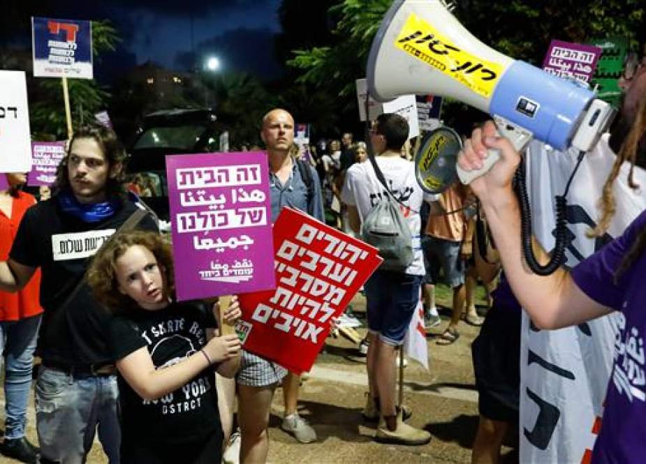 Demonstrators attend a rally to protest against “the nation-state of the Jewish people” bill in Tel Aviv on July 14, 2018. (Photo by AFP)