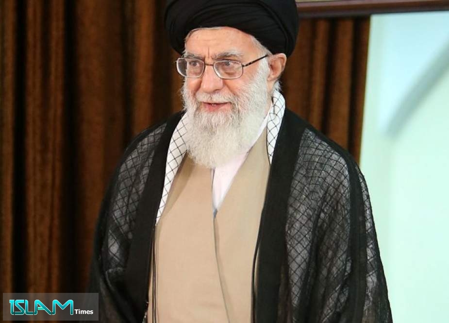 قائد الثورة الإسلامية في إيران يكشف حقيقة أمريكا