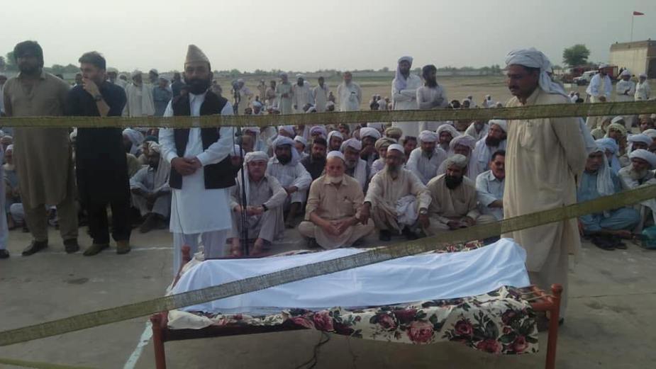 ڈی آئی خان کی تحصیل کلاچی میں گذشتہ روز شہید ہونیوالے پی ٹی آئی امیدوار کی نماز جنازہ
