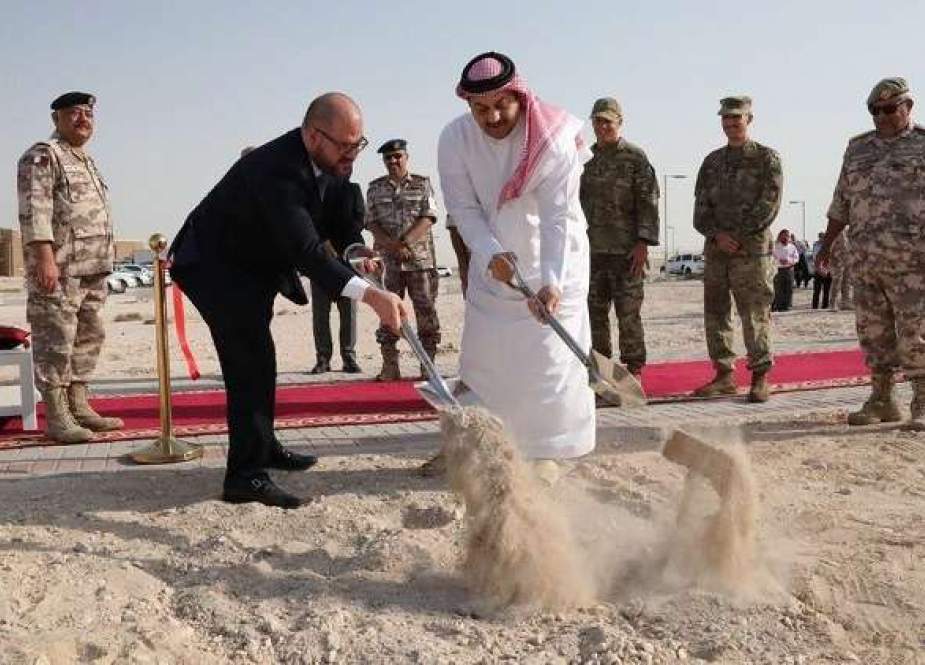 وزير الدفاع القطري يضع حجر أساس مشروع توسعة قاعدة "العديد" العسكرية