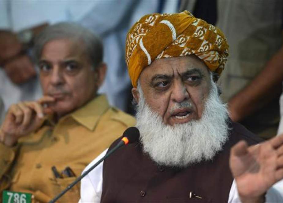 Pakistani opposition leader Maulana Fazalur Rehman (R) and Shahbaz Sharif (L), the younger brother of ousted Pakistani prime minister and head of Pakistan Muslim League-Nawaz (PML-N), attend an All Parties Conference in Islamabad on July 27, 2018. (Photo by AFP)