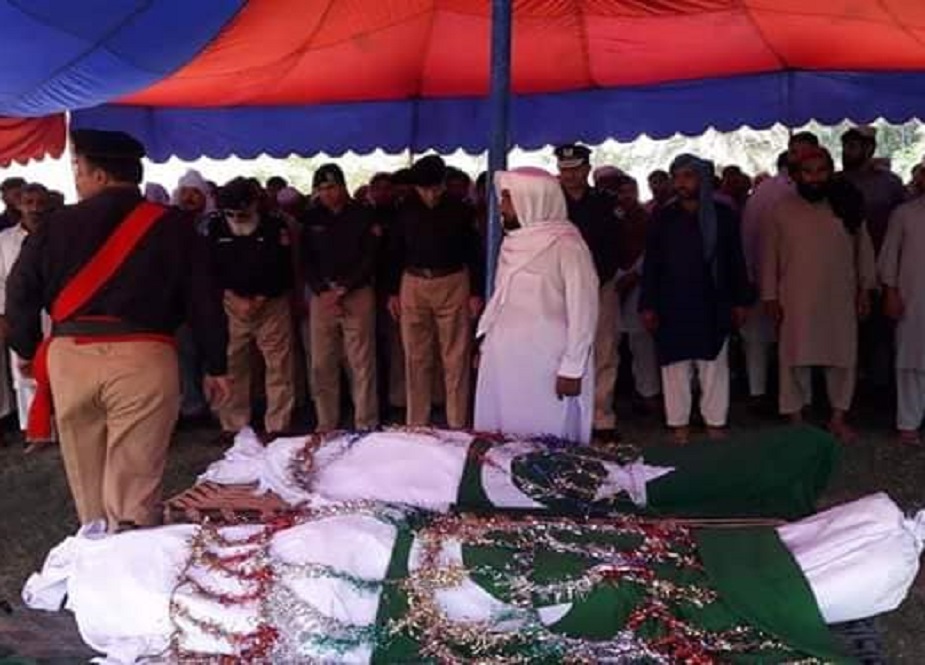شہداء کی نماز جنازہ پولیس لائن ڈیرہ میں ادا کی گئی