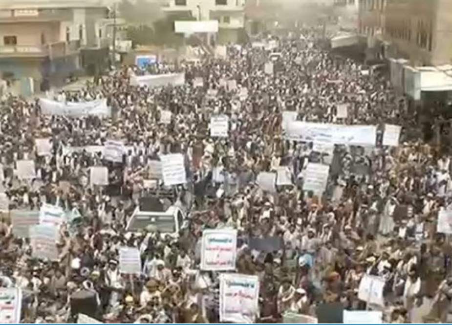 تظاهرات گسترده مردمی در صعده/ «با خونمان از نوامیس حفاظت می‌‌کنیم»