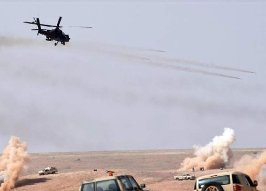 Apache helicopter firing during the Northern Thunder military exercises in Hafr al-Batin, Saudi.jpg