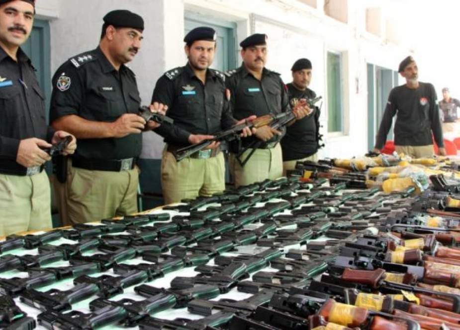 پشاور پولیس نے کروڑوں روپے مالیت کا اسلحہ پنجاب سمگل کرنیکی کوشش ناکام بنادی