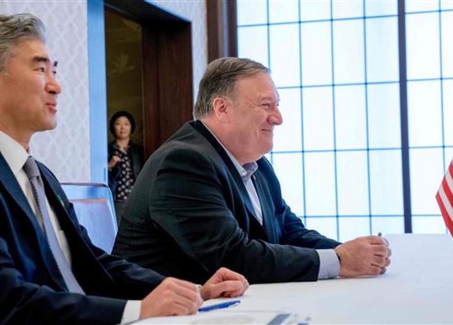 US Ambassador to the Philippines Sung Kim (L and) US Secretary of State Mike Pompeo (C) attend a meeting with South Korea