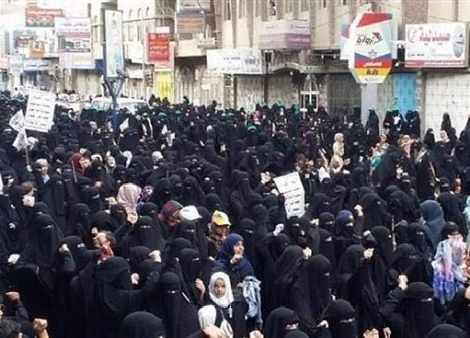 Women protest against the Saudi war in Sana