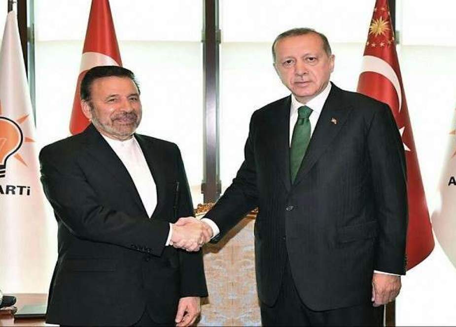 أوغلو يؤكد عدم التزام تركيا بالحظر الأمريكي ضد إيران