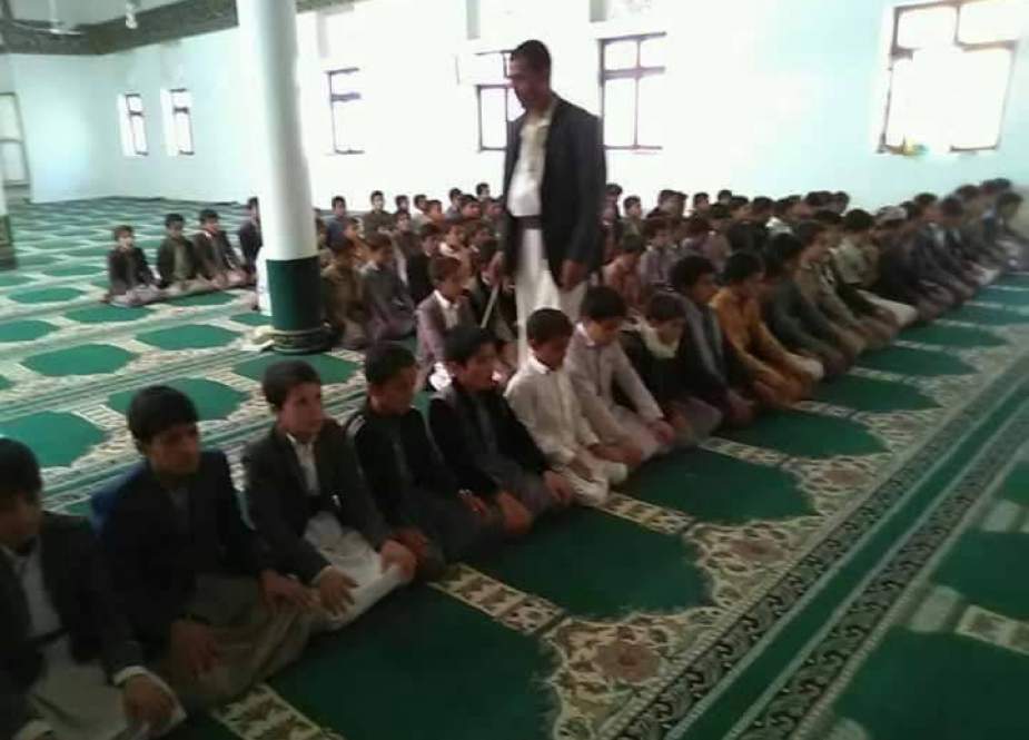 آخرین نماز دانش آموزان یمنی قبل از شهادت
