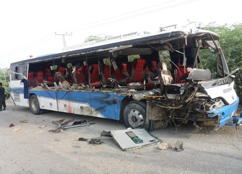 ڈی آئی خان، ایف سی کے ٹرک اور مسافر بس میں تصادم؛ 6 اہلکار جاں بحق