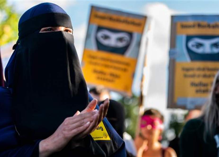 This photo shows women holding a demonstration against a public ban on face veil niqab in Copenhagen, Denmark on August 10, 2018. (AFP photo)