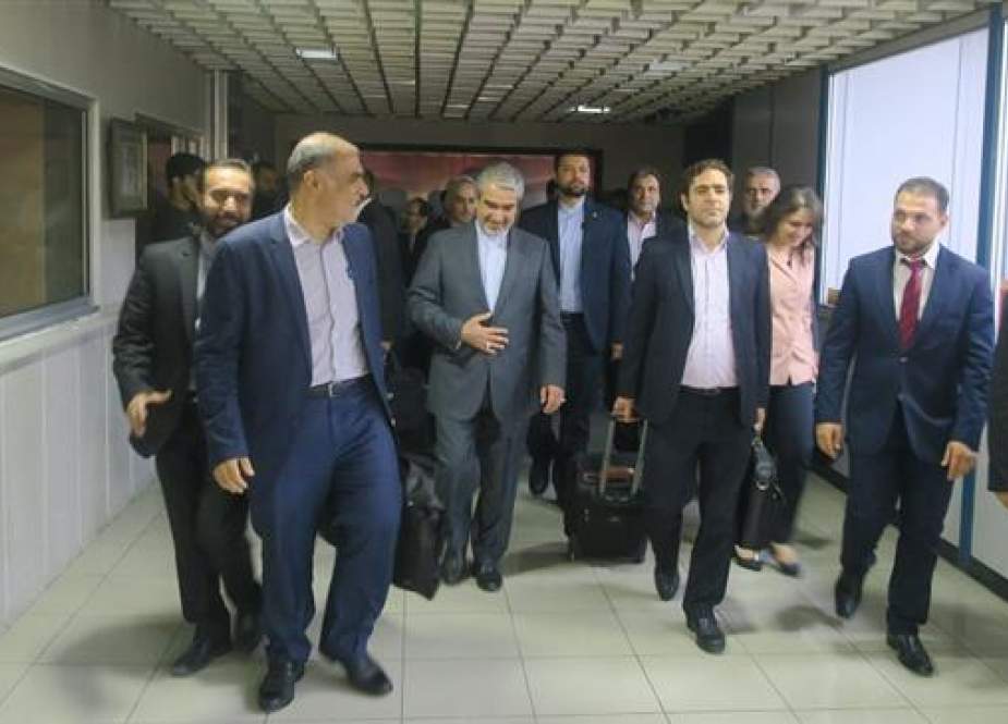 Syrian officials receive an Iranian economic delegation in Damascus on August 12, 2018. (Photo by IRNA)