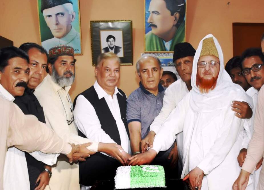 ملتان، قومی یکجہتی کونسل کے زیراہتمام جشن آزادی کی تقریب، کیک بھی کاٹا گیا
