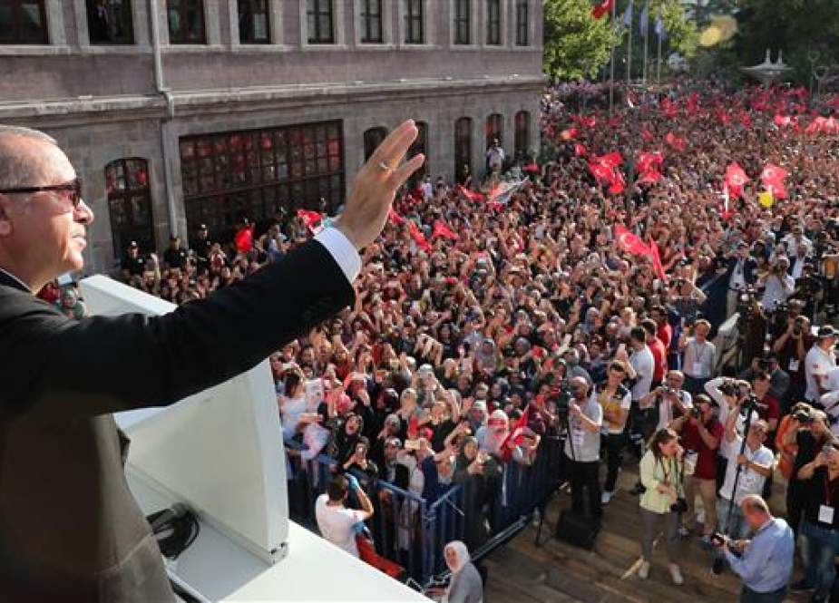 This handout picture taken and released on August 12, 2018, by the Turkish Presidential Press Office shows Turkish President Recep Tayyip Erdogan waving to supporters in the Black Sea city of Trabzon. (Photo by AFP)