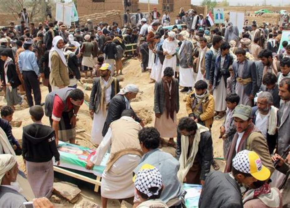 Yemenis take part in a mass funeral on August 13, 2018 in the northern Yemeni city of Sa’ada, for children killed in an air strike by the Saudi-led coalition last week. (Photo by AFP)