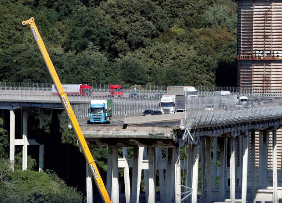 السلطات الإيطالية تحدد المسؤولين عن انهيار جسر جنوى