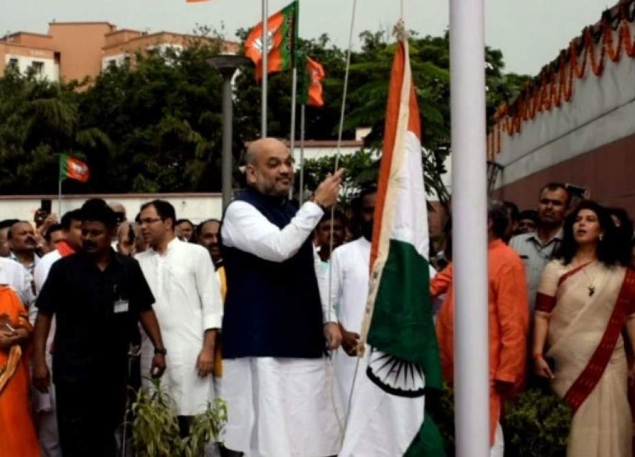 بھارت کا یوم آزادی، بی جے پی کے صدر کو خفت کا سامنا، قومی پرچم لہرانے کی بجائے گرا دیا