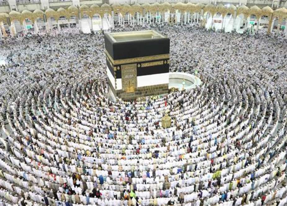 Muslim worshippers perform prayers around the Kaaba at the Grand Mosque in the holy city of Mecca in Saudi Arabia, August 15, 2018. (Photo by AFP)