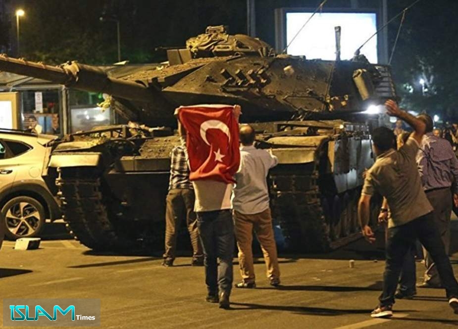 ترکی میں کامیاب فوجی بغاوت کے 100% امکانات، عکاظ