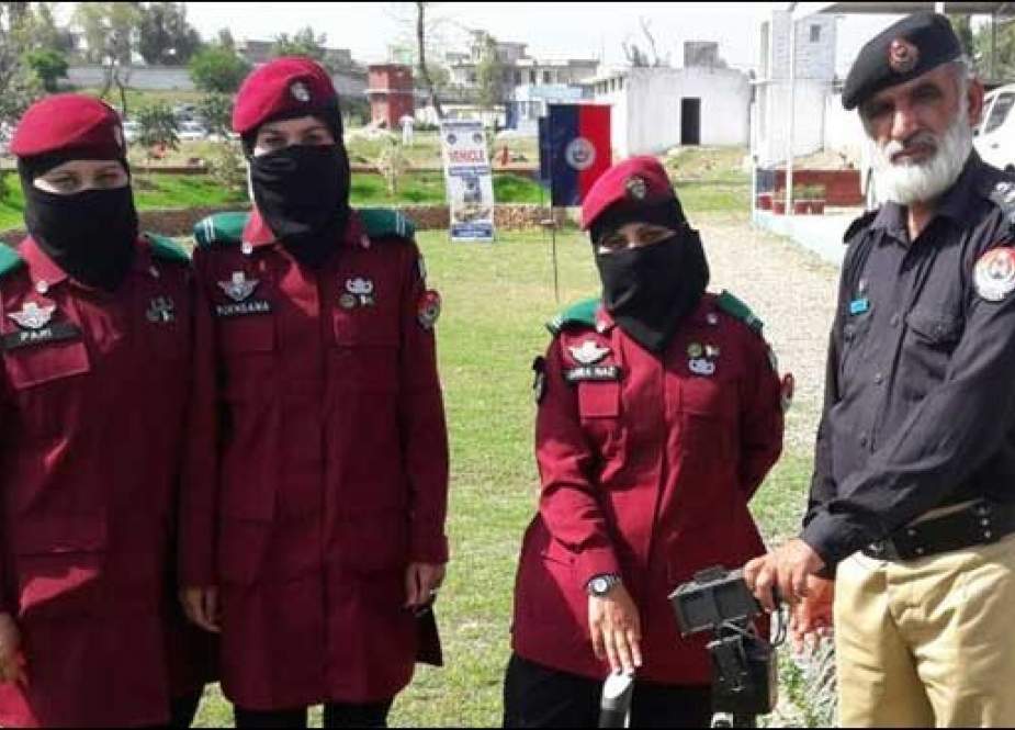 ضلع کرک کی 3 بہنیں بم ڈسپوزل اسکواڈ میں ایشیا کی پہلی ایلیٹ کمانڈوز