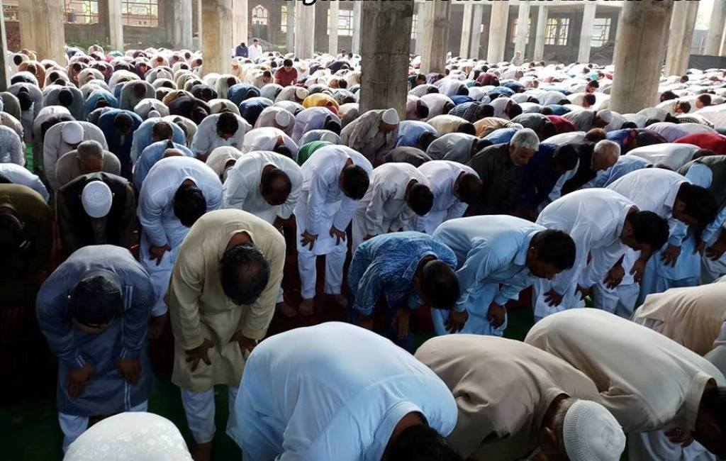 بمنہ سرینگر میں نماز عید الفطر میں کثیر تعداد میں فرزندان توحید کی شرکت